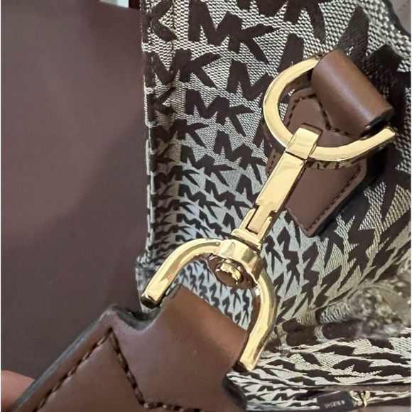 LIKE NEW (gently used) Michael Kors Kenly Large Signature Tote - Picture 6 of 6